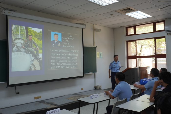 英美系職涯講座-從英語出發，加入空軍，翱翔藍天 活動照片20251017圖片